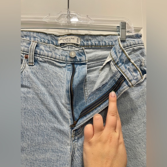 Abercrombie & Fitch Vintage Ultra High Rise 90s Straight Jean - Picture 8 of 12